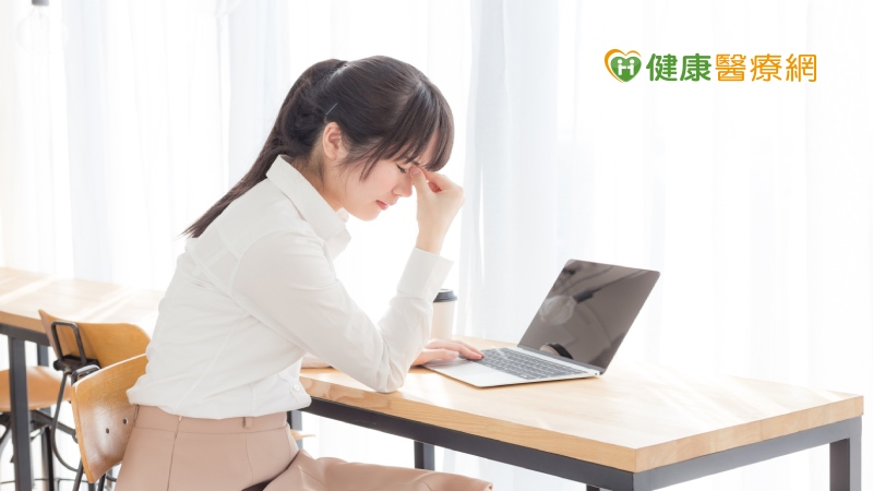 你有電腦視覺症候群？　醫師建議6招預防_童顏針