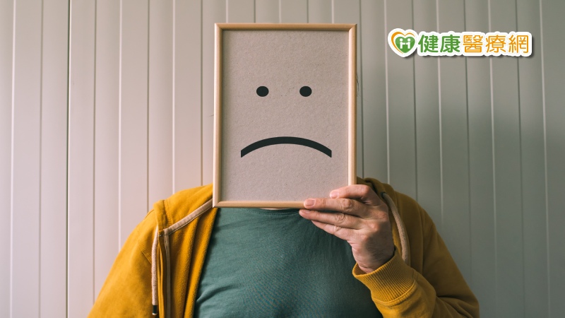 微笑憂鬱症？　遊走在憂鬱症灰色地帶_鳳凰電波